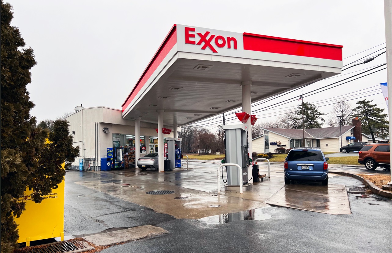 Alburtis - Exxon - Gas Station 107 N Main St, Alburtis, PA 18011 atm